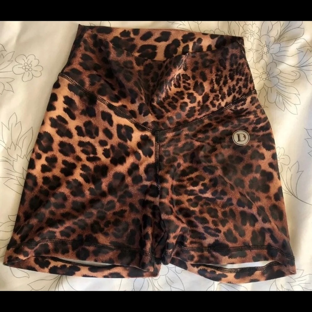 ISO dtinas leopard shorts